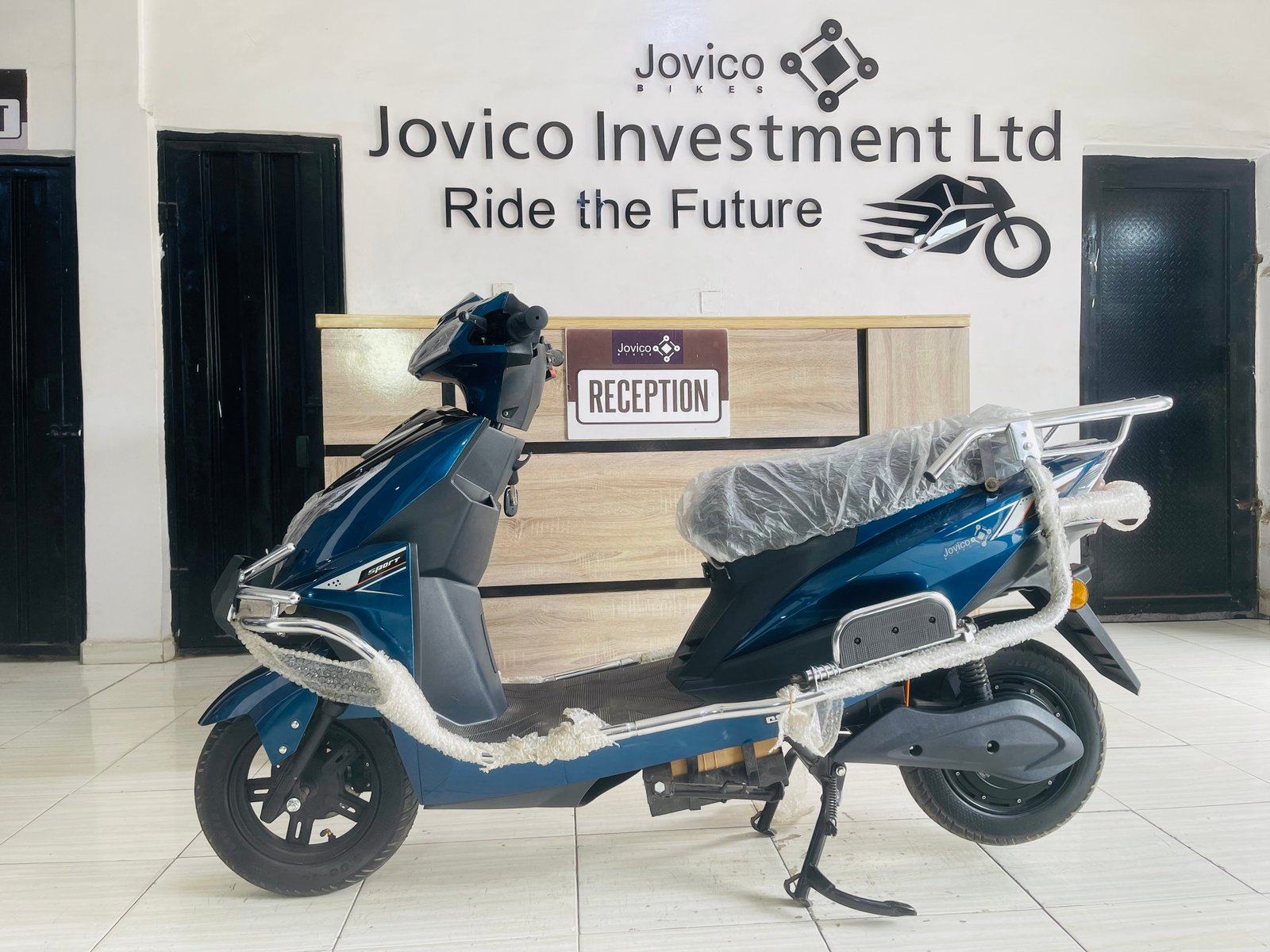 Electric Motorcycles vs Petrol Bikes for Daily Riders
